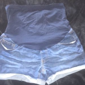 Time and Tru Maternity Shorts L